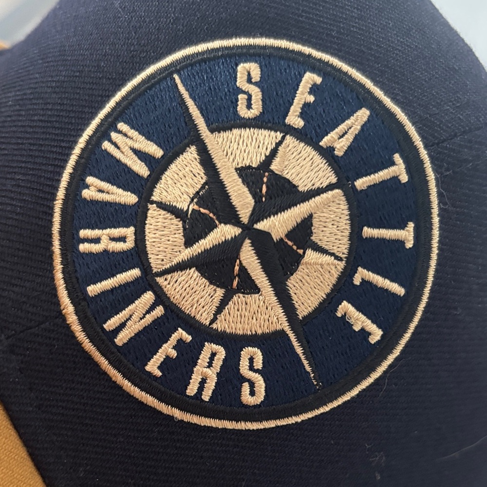 New Era Black and Gold Seattle Mariners SnapBack hat - Picture 6 of 6